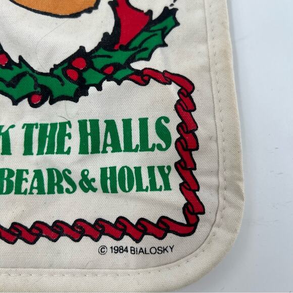 Vintage 1984 Oven Hot Pan Holder Christmas Bear Pattern White - Picture 2 of 5